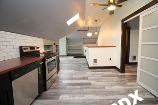 1 MO FREE SUMMER RENT SPECIAL - Top Floor Loft-Style 1bd++Den Updated Apartment in Historic NW District Building