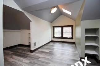 1 MO FREE SUMMER RENT SPECIAL - Top Floor Loft-Style 1bd++Den Updated Apartment in Historic NW District Building