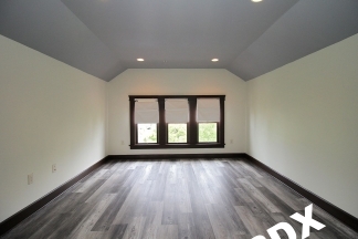 1 MO FREE SUMMER RENT SPECIAL - Top Floor Loft-Style 1bd++Den Updated Apartment in Historic NW District Building