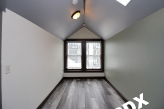1 MO FREE SUMMER RENT SPECIAL - Top Floor Loft-Style 1bd++Den Updated Apartment in Historic NW District Building