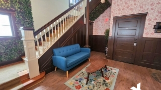 1 MO FREE SUMMER RENT SPECIAL - Top Floor Loft-Style 1bd++Den Updated Apartment in Historic NW District Building
