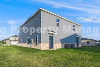 Modern Living in Bentonville: 3 Bed, 2.5 Bath Home
