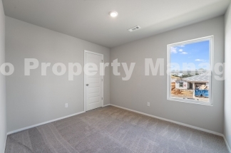 Modern Living in Bentonville: 3 Bed, 2.5 Bath Home