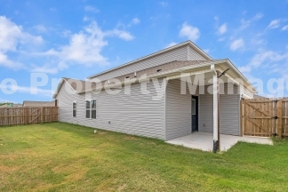 4 bedroom home in Fayetteville