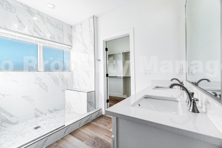 Beautiful townhome off of I St!