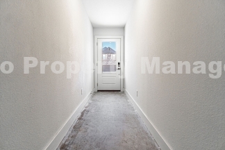 Beautiful townhome off of I St!