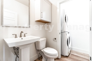Beautiful townhome off of I St!