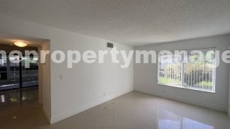 Charming 3-Bedroom Retreat with Spacious Living in West Palm Beach!