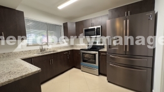 Charming 3-Bedroom Retreat with Spacious Living in West Palm Beach!