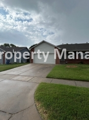 3 Bedroom 3 Bathroom Duplex - Douglas AND Maize Rd