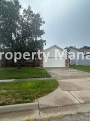 3 Bedroom 3 Bathroom Duplex - Douglas AND Maize Rd