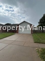 3 Bedroom 3 Bathroom Duplex - Douglas AND Maize Rd