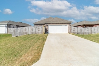 Welcome to this stunning 3-bedroom, 3-bathroom home located in the heart of Bentonville