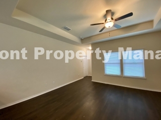 Gorgeous 4 Bedroom 2.5 Bath home w Upstairs Loft in Hunters Ranch Community!