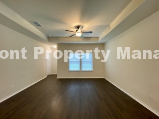 Gorgeous 4 Bedroom 2.5 Bath home w Upstairs Loft in Hunters Ranch Community!