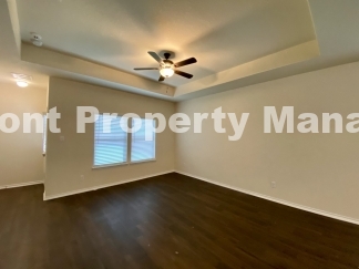 Gorgeous 4 Bedroom 2.5 Bath home w Upstairs Loft in Hunters Ranch Community!