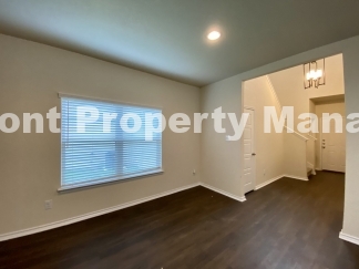 Gorgeous 4 Bedroom 2.5 Bath home w Upstairs Loft in Hunters Ranch Community!