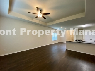 Gorgeous 4 Bedroom 2.5 Bath home w Upstairs Loft in Hunters Ranch Community!