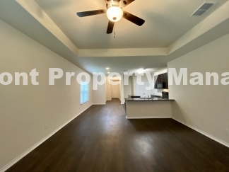 Gorgeous 4 Bedroom 2.5 Bath home w Upstairs Loft in Hunters Ranch Community!