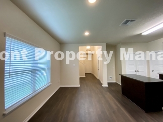 Gorgeous 4 Bedroom 2.5 Bath home w Upstairs Loft in Hunters Ranch Community!