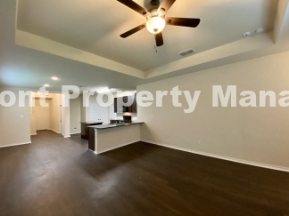 Gorgeous 4 Bedroom 2.5 Bath home w Upstairs Loft in Hunters Ranch Community!