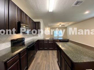 Gorgeous 4 Bedroom 2.5 Bath home w Upstairs Loft in Hunters Ranch Community!