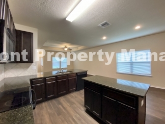 Gorgeous 4 Bedroom 2.5 Bath home w Upstairs Loft in Hunters Ranch Community!