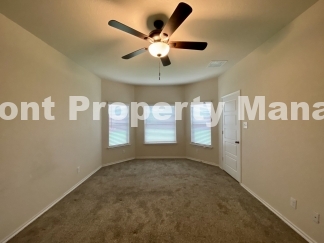 Gorgeous 4 Bedroom 2.5 Bath home w Upstairs Loft in Hunters Ranch Community!