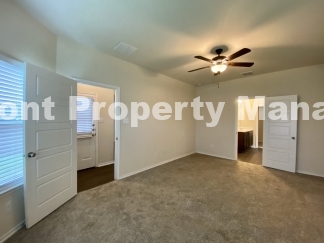 Gorgeous 4 Bedroom 2.5 Bath home w Upstairs Loft in Hunters Ranch Community!