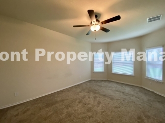 Gorgeous 4 Bedroom 2.5 Bath home w Upstairs Loft in Hunters Ranch Community!