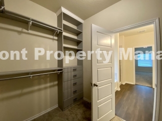 Gorgeous 4 Bedroom 2.5 Bath home w Upstairs Loft in Hunters Ranch Community!