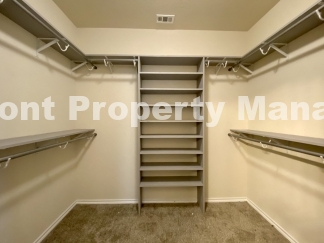 Gorgeous 4 Bedroom 2.5 Bath home w Upstairs Loft in Hunters Ranch Community!