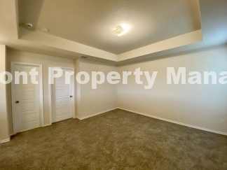 Gorgeous 4 Bedroom 2.5 Bath home w Upstairs Loft in Hunters Ranch Community!