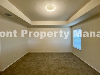 Gorgeous 4 Bedroom 2.5 Bath home w Upstairs Loft in Hunters Ranch Community!