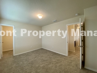 Gorgeous 4 Bedroom 2.5 Bath home w Upstairs Loft in Hunters Ranch Community!