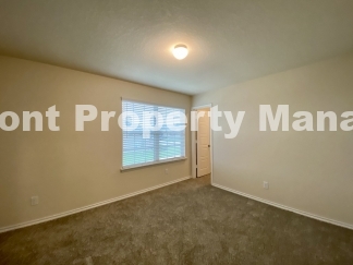 Gorgeous 4 Bedroom 2.5 Bath home w Upstairs Loft in Hunters Ranch Community!