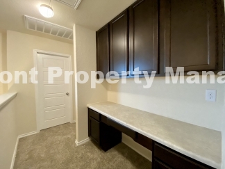 Gorgeous 4 Bedroom 2.5 Bath home w Upstairs Loft in Hunters Ranch Community!