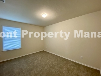 Gorgeous 4 Bedroom 2.5 Bath home w Upstairs Loft in Hunters Ranch Community!