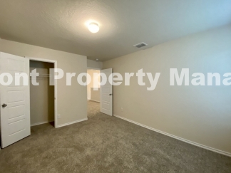 Gorgeous 4 Bedroom 2.5 Bath home w Upstairs Loft in Hunters Ranch Community!