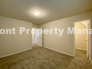 Gorgeous 4 Bedroom 2.5 Bath home w Upstairs Loft in Hunters Ranch Community!