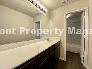 Gorgeous 4 Bedroom 2.5 Bath home w Upstairs Loft in Hunters Ranch Community!