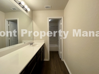 Gorgeous 4 Bedroom 2.5 Bath home w Upstairs Loft in Hunters Ranch Community!