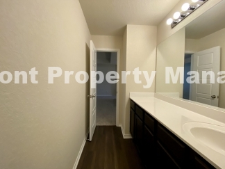 Gorgeous 4 Bedroom 2.5 Bath home w Upstairs Loft in Hunters Ranch Community!