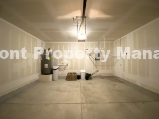 Gorgeous 4 Bedroom 2.5 Bath home w Upstairs Loft in Hunters Ranch Community!