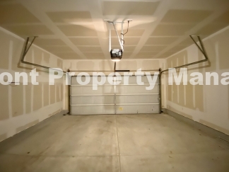 Gorgeous 4 Bedroom 2.5 Bath home w Upstairs Loft in Hunters Ranch Community!