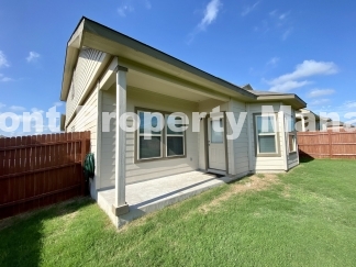 Gorgeous 4 Bedroom 2.5 Bath home w Upstairs Loft in Hunters Ranch Community!