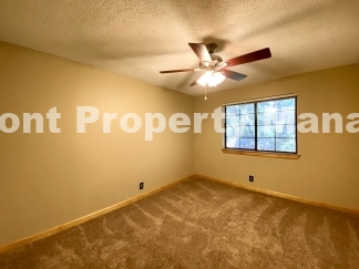 Gorgeous Four Bedroom, Two & Half Bath Home in Braun Oaks Community!