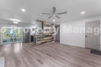 Charming Two Bedroom in Rogers