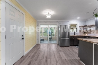 Charming Two Bedroom in Rogers