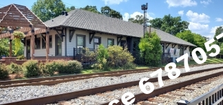 Small Town Charm - Located 10 Minutes from Downtown ATL - Delta/Porsche Headquarters